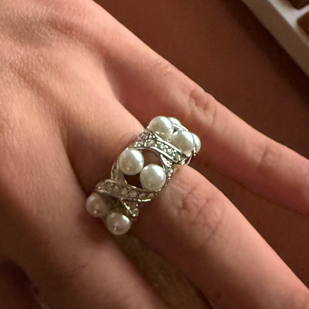 Elegant Silver Pearl Ring